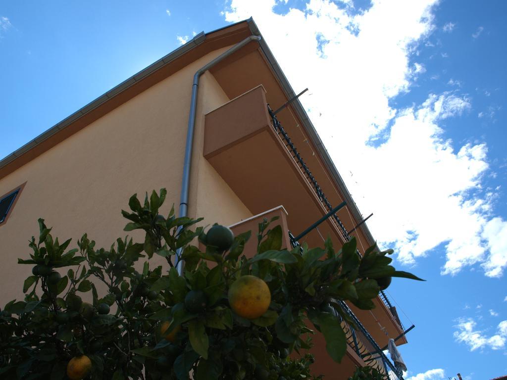 Apartment Luna Плоче Экстерьер фото
